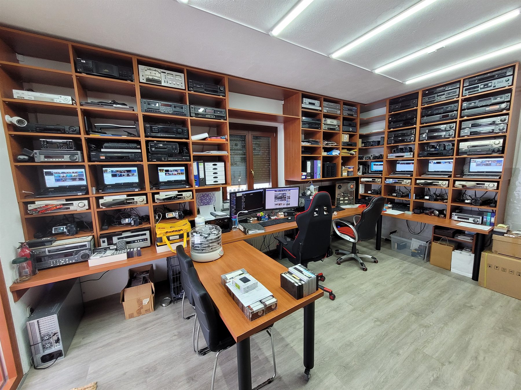 Studio z opremo za presnemavanje in digitalizacijo