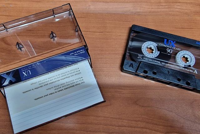 Avdio kaseta z ohišjem