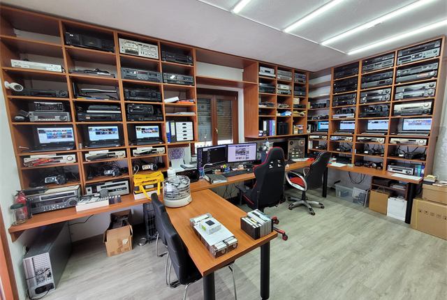 Studio z opremo za digitalizacijo